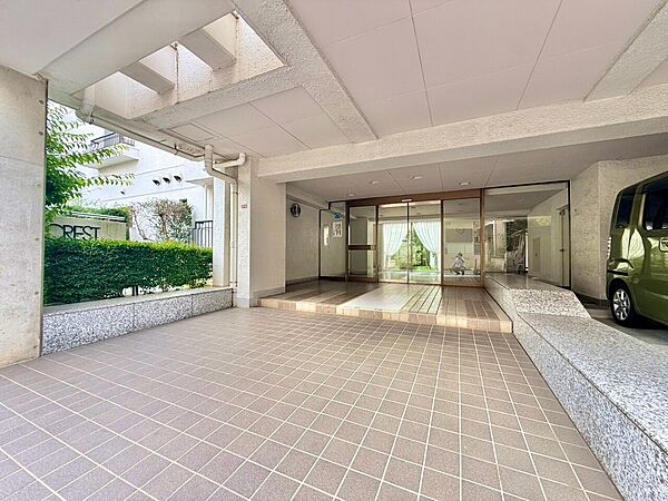 外と内をつなぐエントランスは、まさに顔となる場所。