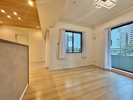 豊かな居住性と、安心感を満たすクオリティが見事に調和した住空間。
