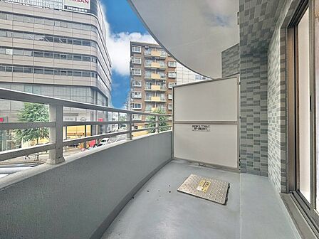 暮らしの中で、光と風を演出してくれるバルコニー。