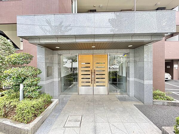 外と内をつなぐエントランスは、まさに顔となる場所。