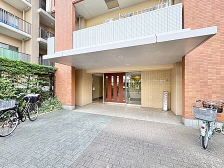 外と内をつなぐエントランスは、まさに顔となる場所。
