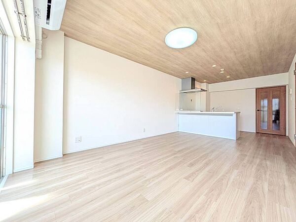 飾り過ぎないシンプルな内装と偏り過ぎないデザインで統一しました。