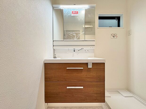 何かと物が増える場所だからこそ、スッキリと見映えの良い空間に。