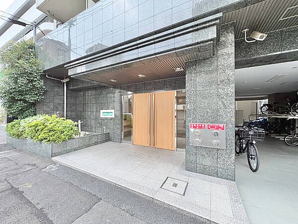 外と内をつなぐエントランスは、まさに顔となる場所。
