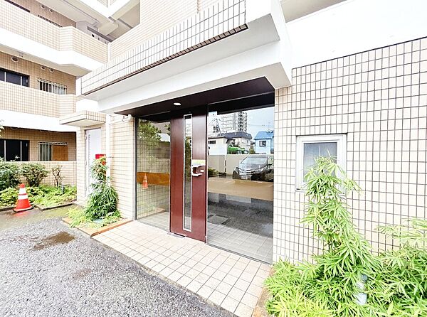 外と内をつなぐエントランスは、まさに顔となる場所。