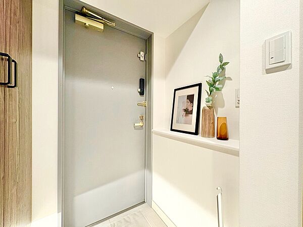 シューズボックスを完備した玄関です。