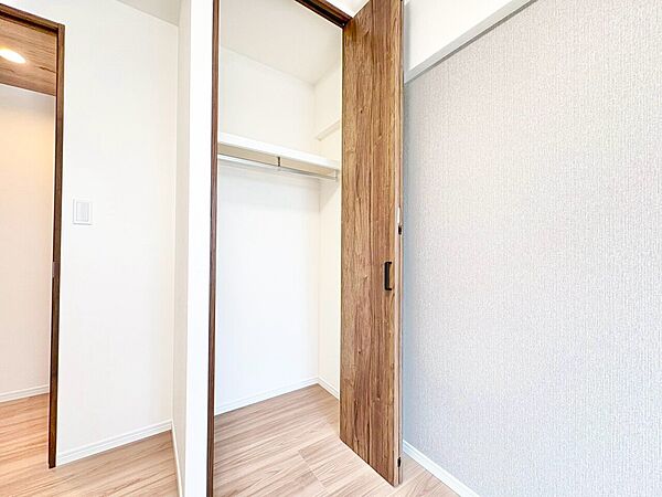 居室にはクローゼットがあり、荷物もスッキリ収納して快適にお過ごしいただけます。