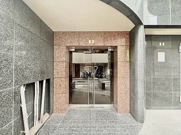 外と内をつなぐエントランスは、まさに顔となる場所。