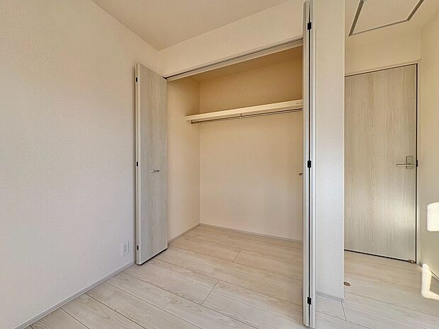居室にはクローゼットがあり、荷物もスッキリ収納して快適にお過ごしいただけます。