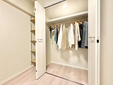 居室にはクローゼットがあり、荷物もスッキリ収納して快適にお過ごしいただけます。