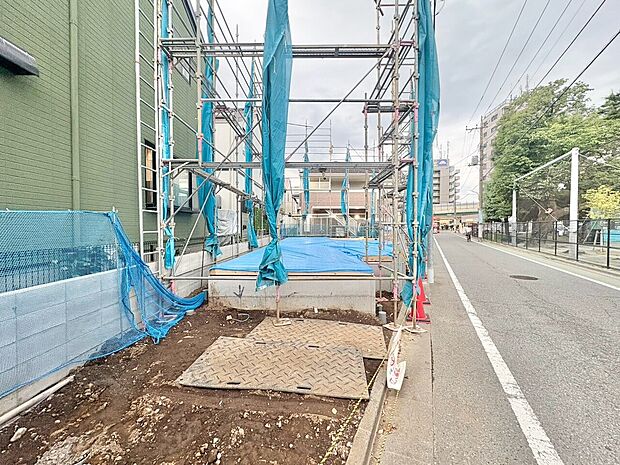 本物件の駐車スペースです。車種制限のある場合もございますので、お気軽にお問い合わせくださいませ。