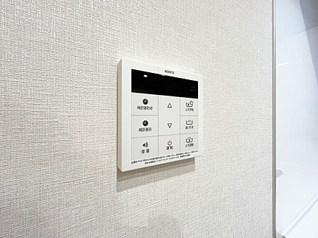 見やすい画面で操作しやすい給湯パネルです。