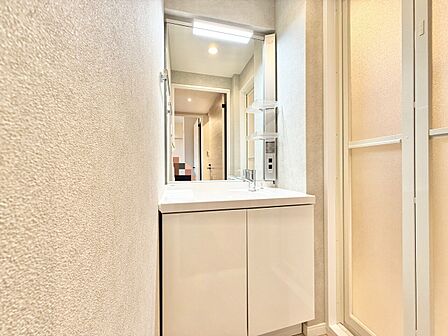 何かと物が増える場所だからこそ、スッキリと見映えの良い空間に。