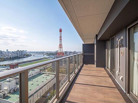 暮らしの中で、光と風を演出してくれるバルコニー。