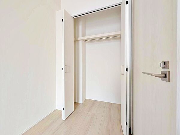 居室にはクローゼットがあり、荷物もスッキリ収納して快適にお過ごしいただけます。