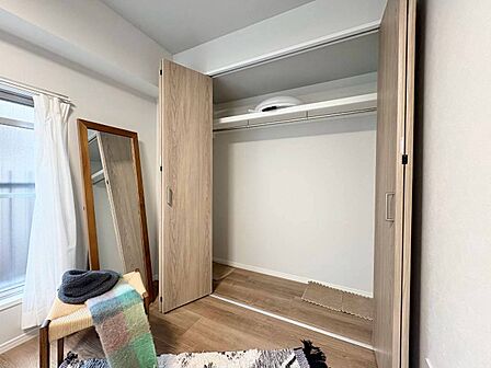 居室にはクローゼットがあり、荷物もスッキリ収納して快適にお過ごしいただけます。