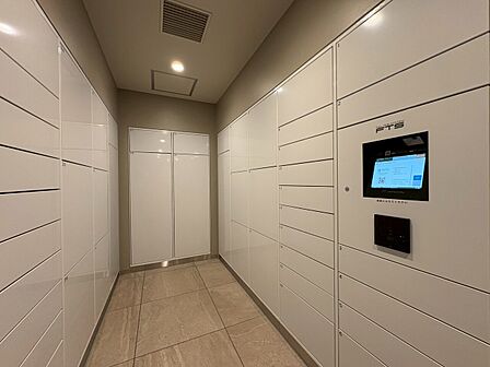 留守時に便利な宅配ボックスを完備。