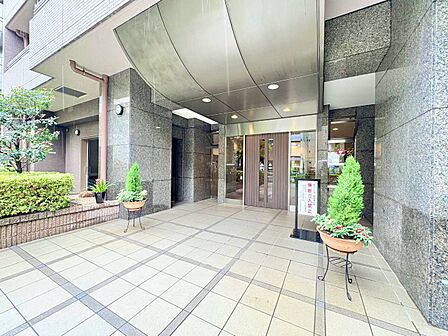 外と内をつなぐエントランスは、まさに顔となる場所。