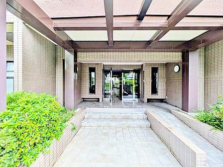 外と内をつなぐエントランスは、まさに顔となる場所。