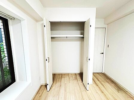 居室にはクローゼットがあり、荷物もスッキリ収納して快適にお過ごしいただけます。