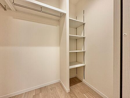 居室にはクローゼットがあり、荷物もスッキリ収納して快適にお過ごしいただけます。