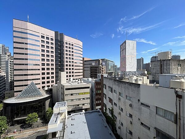 窓を開けると広がる青空。心をリフレッシュして日々を過ごしていきましょう。