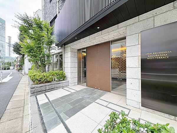 外と内をつなぐエントランスは、まさに顔となる場所。
