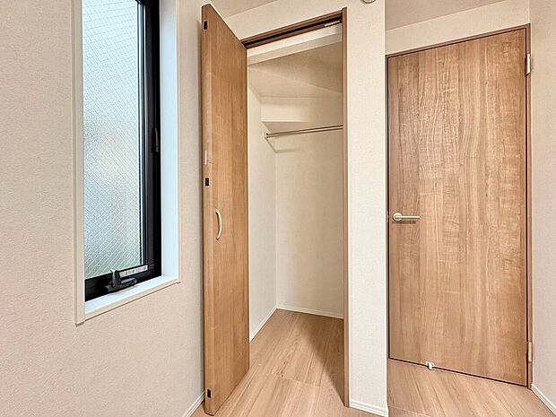 居室にはクローゼットがあり、荷物もスッキリ収納して快適にお過ごしいただけます。