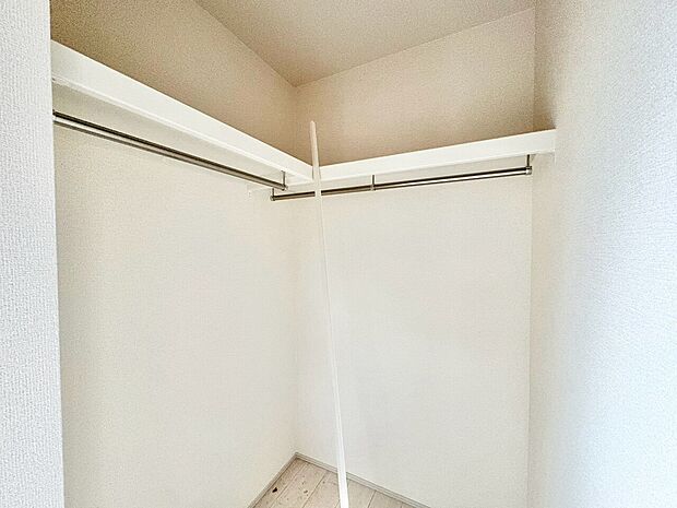 居室にはクローゼットがあり、荷物もスッキリ収納して快適にお過ごしいただけます。
