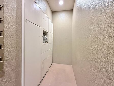 留守時に便利な宅配ボックスを完備。