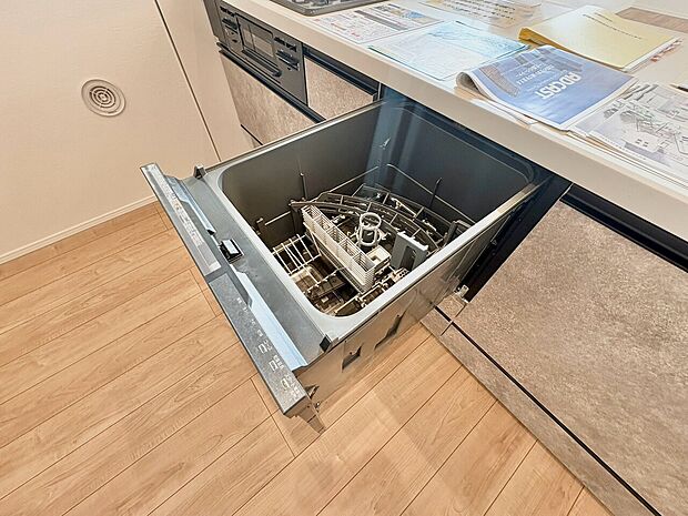 家事の時短に役立つ食洗機。省スペースのビルトインタイプを採用致しました。