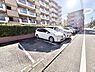 駐車場：本物件の駐車スペースです。車種制限のある場合もございますので、お気軽にお問い合わせくださいませ。