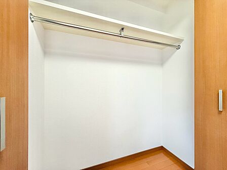 居室にはクローゼットがあり、荷物もスッキリ収納して快適にお過ごしいただけます。