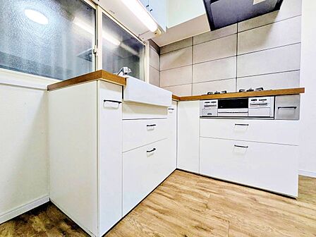 スマートな意匠と充実の機能を備えたキッチンが、暮らしにおいしい彩りを添えます。