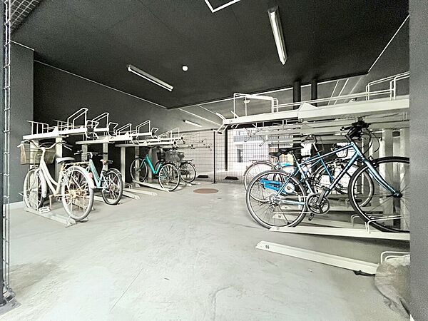 きちんと整備された駐輪場。住む方の心遣いが感じられます。