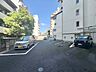 駐車場：本物件の駐車スペースです。車種制限のある場合もございますので、お気軽にお問い合わせくださいませ。