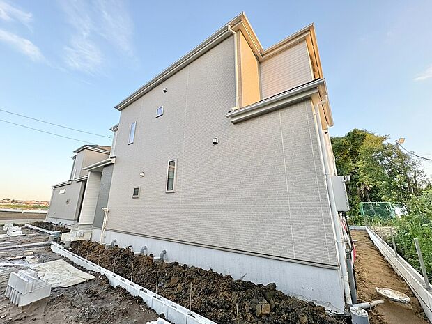 現地に足をお運びいただいた際には、周辺散策などをお勧めいたします。