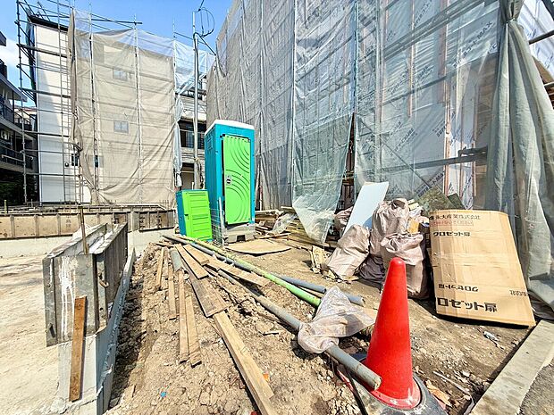 本物件の駐車スペースです。車種制限のある場合もございますので、お気軽にお問い合わせくださいませ。