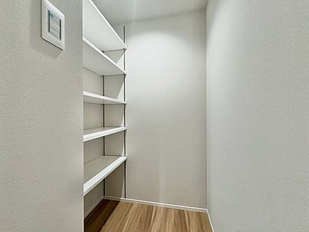 居室にはクローゼットがあり、荷物もスッキリ収納して快適にお過ごしいただけます。
