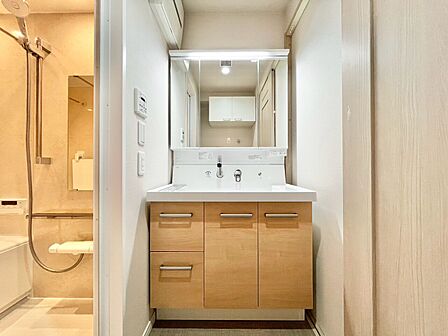 何かと物が増える場所だからこそ、スッキリと見映えの良い空間に。