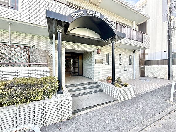 外と内をつなぐエントランスは、まさに顔となる場所。