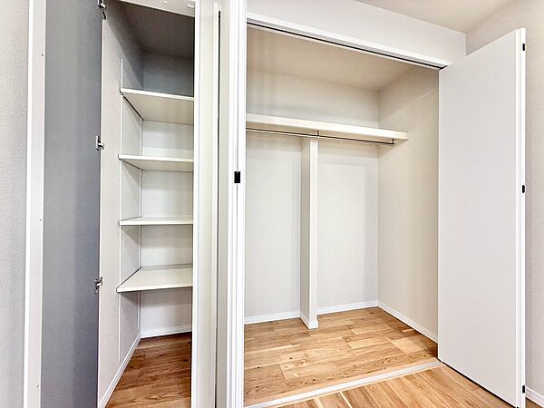 居室にはクローゼットがあり、荷物もスッキリ収納して快適にお過ごしいただけます。