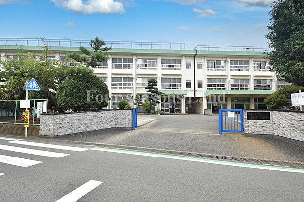 平塚市立岡崎小学校まで約850m