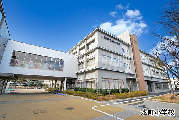 本町小学校まで約1636m