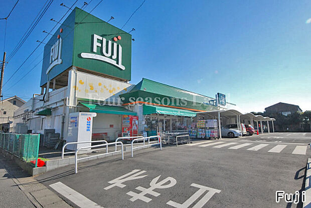Fujiスーパー倉見店まで約24m
