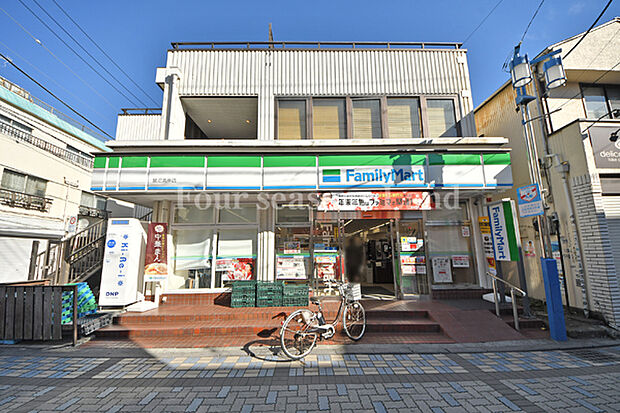 ファミリーマート 鵠沼海岸店まで約569m