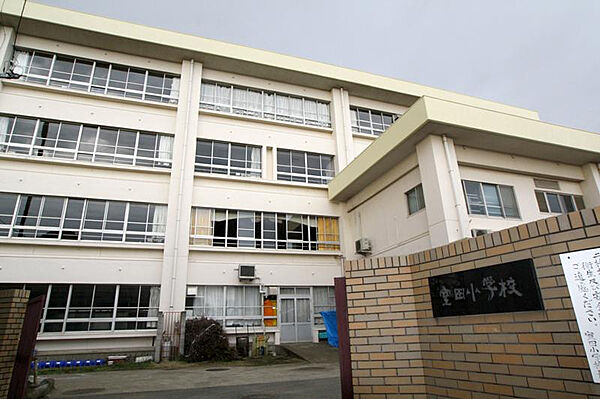 室田小学校まで約878m