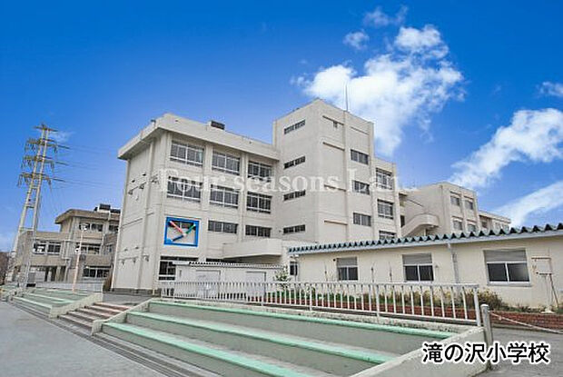 滝の沢小学校まで約414m