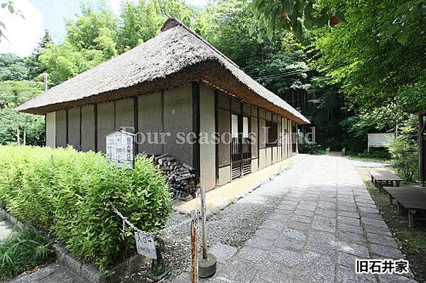 国重要文化財旧石井家住宅まで約513m