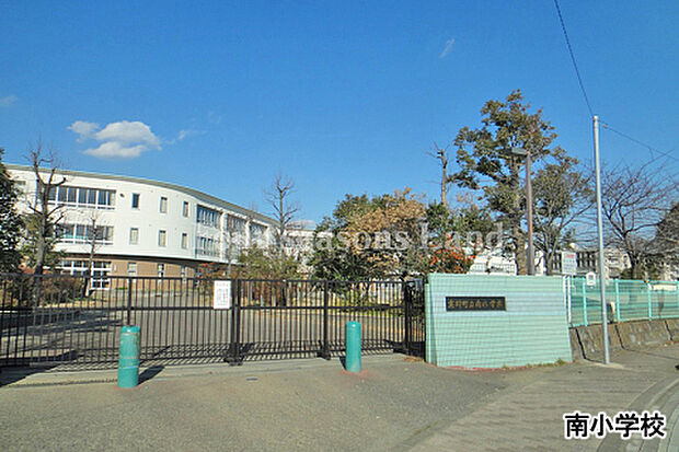 南小学校まで約509m